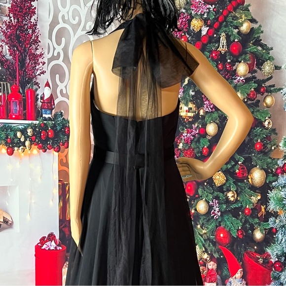 Halter with trailing sheer bow detail - Picture 2 of 5